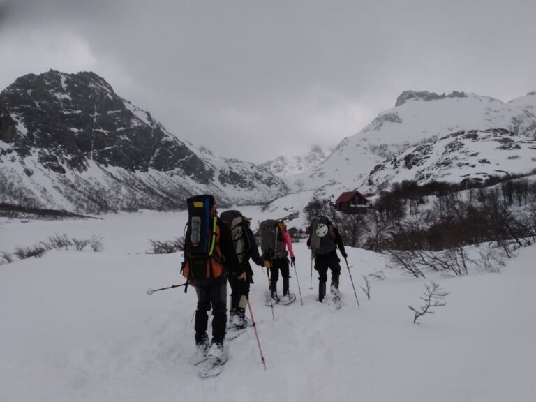 Caminata raquetas nieve invierno bariloche