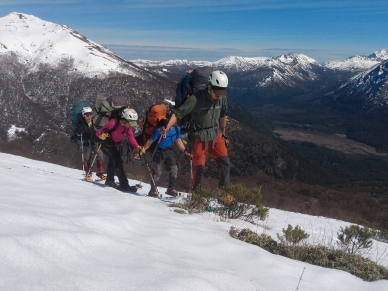 Caminata raquetas nieve invierno bariloche